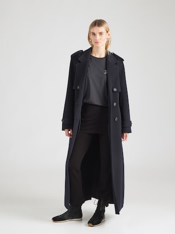 Maglietta 'Classic Boot' di UGG in nero