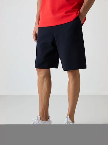 Tommy Life Sweatsuit in Red