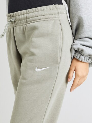 Effilé Pantalon de sport 'Phoenix Fleece' Nike Sportswear en vert