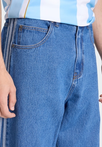 ADIDAS ORIGINALS - Loosefit Vaquero 'Firebird Adicolor' en azul