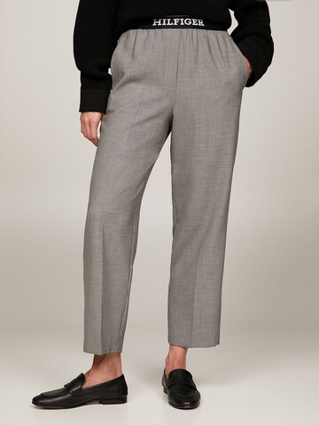 TOMMY HILFIGER Regular Pleated Pants in Black: front