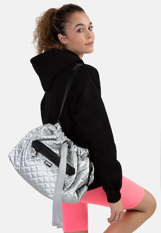 myMo ATHLSR Sports Bag in Silver: front