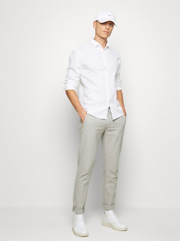 Lindbergh Regular Hose in Grau