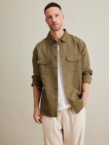 Coupe regular Chemise 'Lio' DAN FOX APPAREL en vert : devant