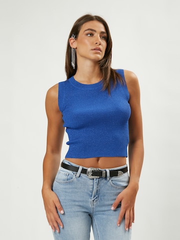 Influencer Knitted Top in Blue: front