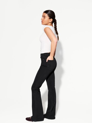 évasé Jean Bershka en noir