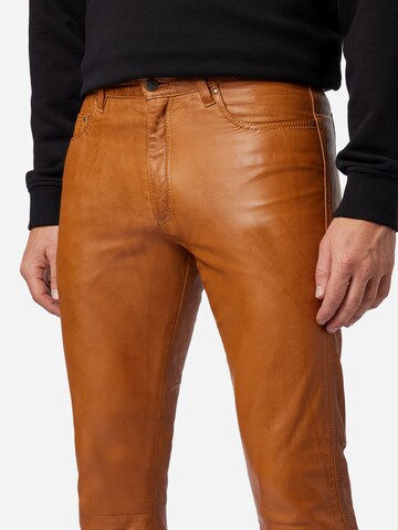 RICANO Slimfit Broek in Bruin