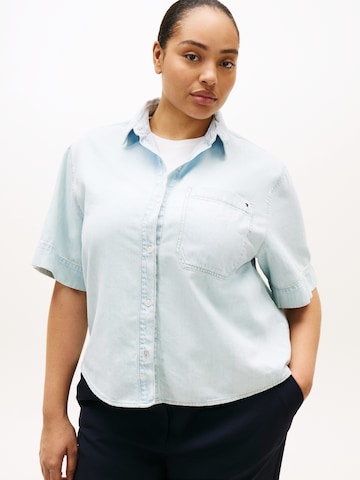 Tommy Hilfiger Curve - Blusa en azul: frente