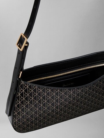 Calvin Klein Τσάντα ώμου σε μαύρο