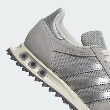 ADIDAS ORIGINALS - Sapatilhas baixas 'La Trainer' em cinzento