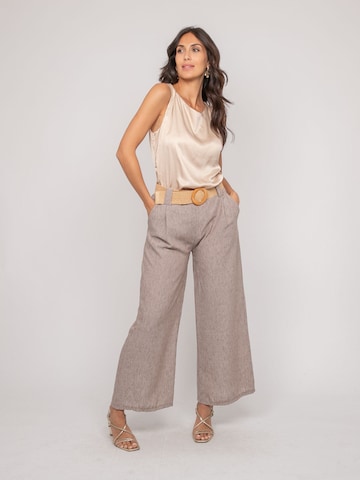 Regular Pantalon folklorique 'Pantalon de ville et ceinture ELOUVE' Dona Lisa en gris