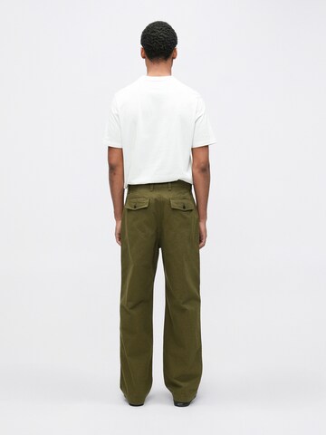 Regular Pantalon GAP en vert : derrière