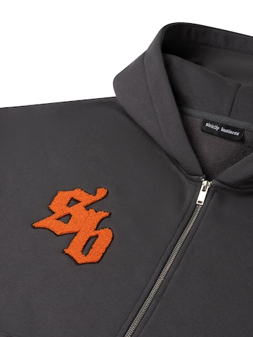 Strictly Business Clothing Trainingspak 'Legacy' in Grijs