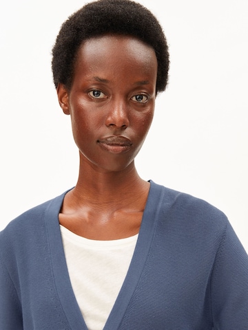ARMEDANGELS Strickjacke 'Menaal' (GOTS) in Blau