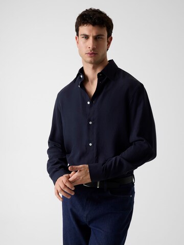 GUESS Regular fit Button Up Shirt in Blue: front