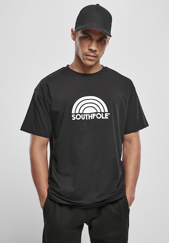 Tricou de la SOUTHPOLE pe negru: față