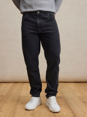 DAN FOX APPAREL regular Τζιν 'Carlo' σε γκρι: μπροστά