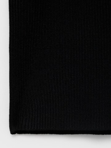 Top in maglia 'CROCHI' di MANGO in nero