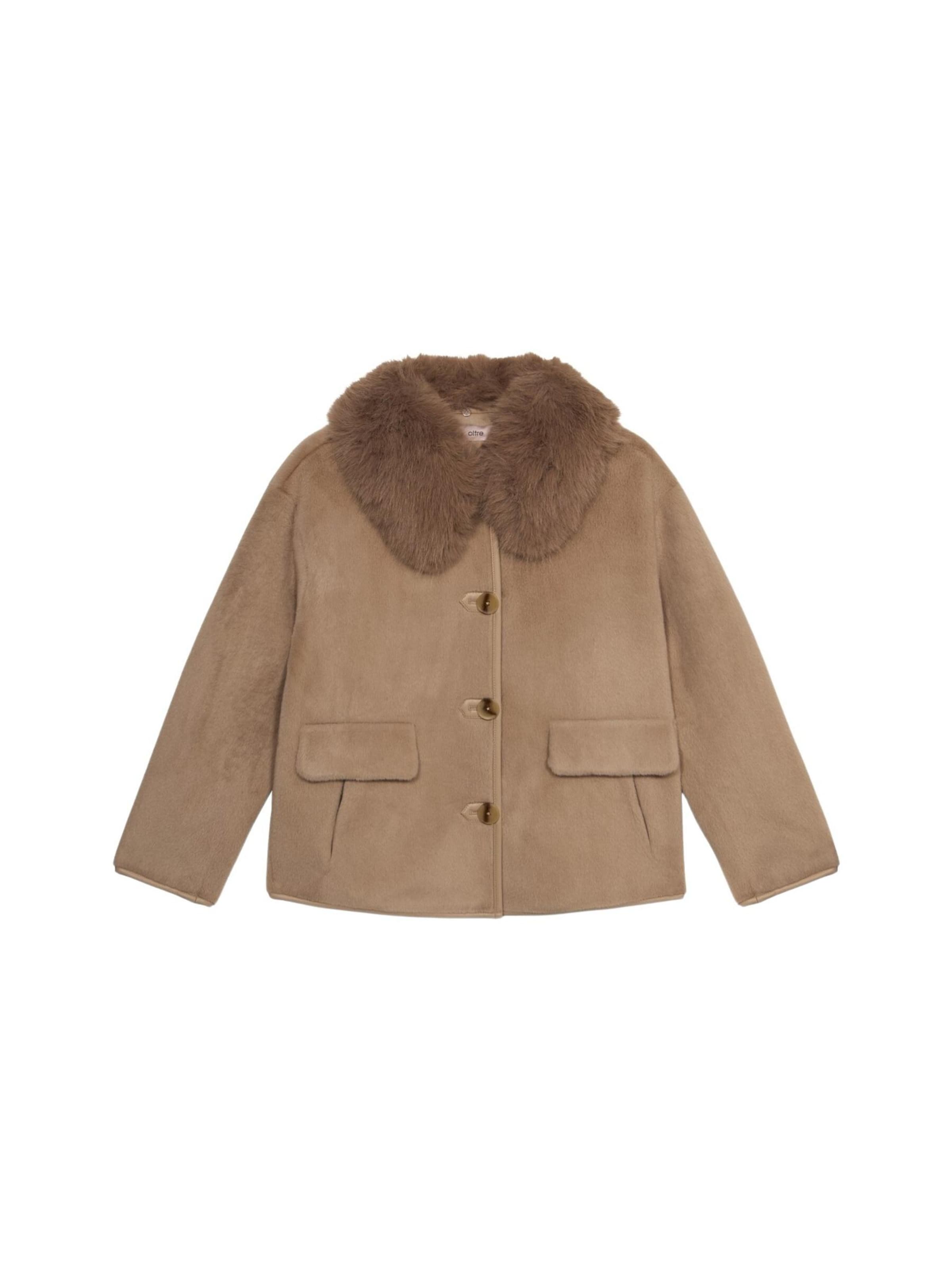 Cappotto invernale di oltre in beige: frontale