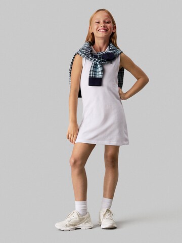 Robe Calvin Klein Jeans en blanc