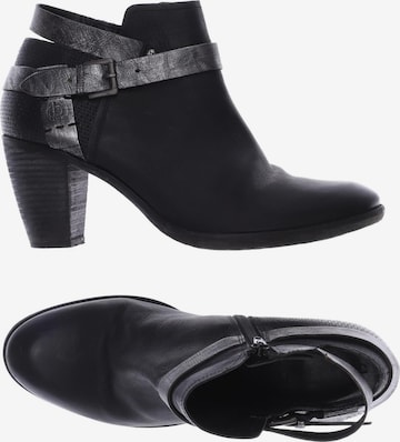 bugatti Dress Boots in 41 in Black: front