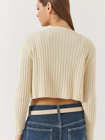 Geacă tricotată de la Bianco Lucci pe bej