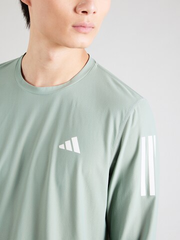 Maglia funzionale 'Own The Run' di ADIDAS PERFORMANCE in verde