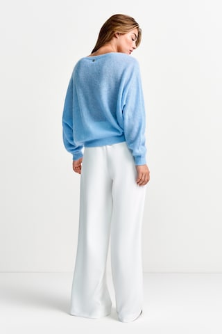 Rich & Royal Sweater in Blue