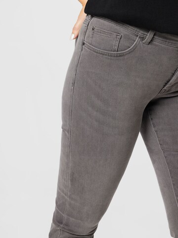 Tom Tailor Women + Slimfit Jeans in Grijs