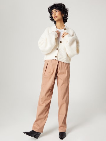 florence by mills exclusive for ABOUT YOU Lużny krój Spodnie 'Viola' w kolorze beżowy