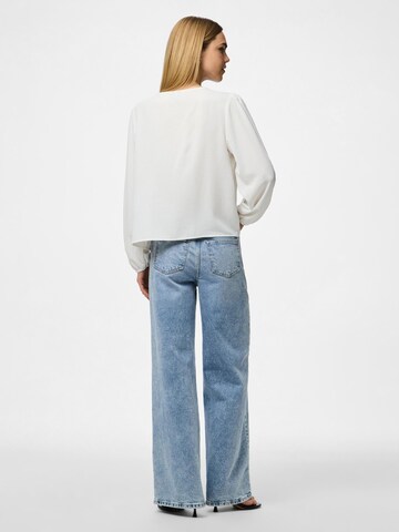 Chemisier 'PCTIFFANY' PIECES en blanc