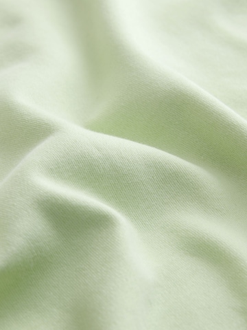 Tricou de la Next pe verde