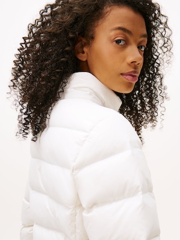 Manteau mi-saison Tommy Jeans en blanc