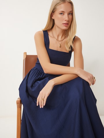 Happiness İstanbul Sukienka w kolorze niebieski