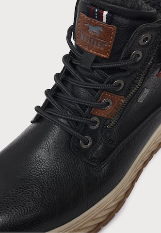 MUSTANG Schnürboots in Schwarz
