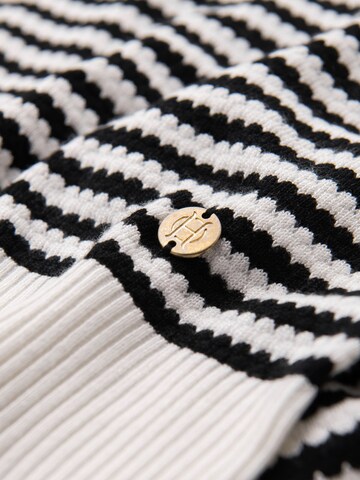 Tricou de la Ombre pe negru