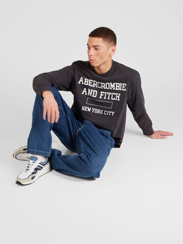 Abercrombie & Fitch T-shirt i grå