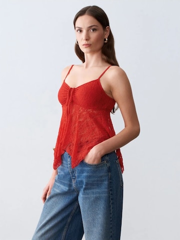 Top di Dilvin in rosso