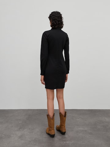 EDITED Košilové šaty 'Amina' – černá