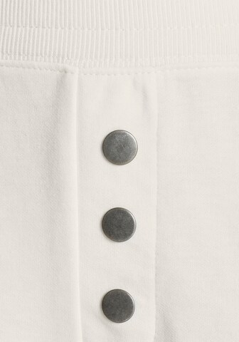 KangaROOS Skinny Shorty in Beige