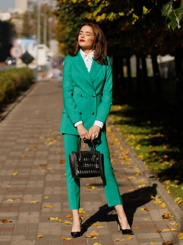 Anushka Broekpak in Groen