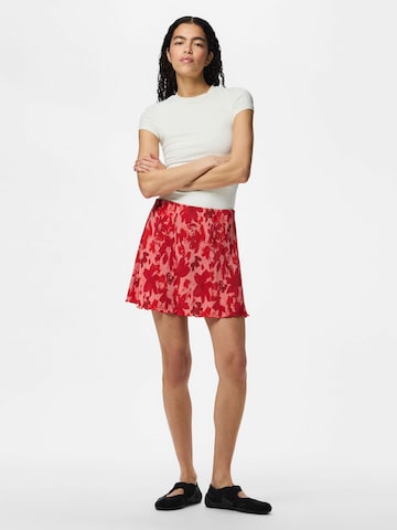 PIECES - Falda 'FLORA' en rojo