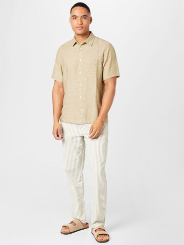 Coupe regular Chemise WEEKDAY en beige