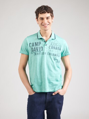 CAMP DAVID T-shirt i grön: framsida