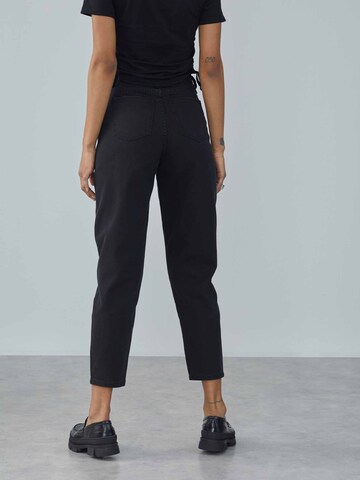 LeGer by Lena Gercke Tapered Pleated Jeans 'Angelina' in Black