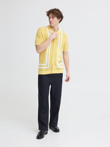 Casual Friday - Ajuste confortable Camisa ' CFHolla ' en amarillo