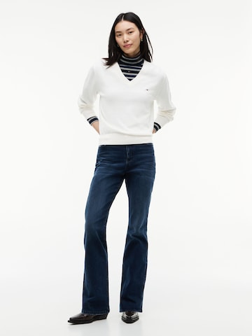 Pulover 'ESSENTIAL' de la Tommy Jeans pe alb