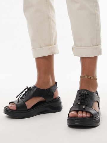 Maciejka Sandal in Black