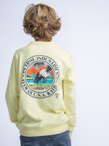 Petrol Industries Sweatshirt 'Scoot' in Geel: voorkant