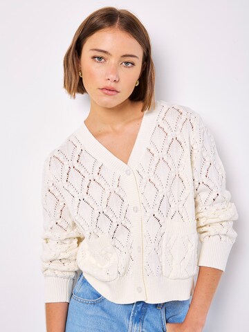 Apricot Pointelle Knitted Cardigan ' ' in Weiß: Vorderseite